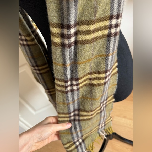 BURBERRY Green Plaid 100% Lambswool Scarf GUC - Picture 2 of 3